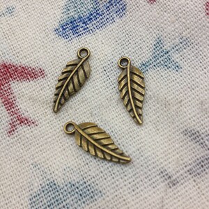 100 pcs Antique Bronze Vintage Style leaves Charm Pendants 7mmx19mm