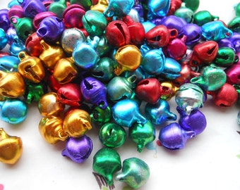 asorted 8mm 500pcs couleur petites cloches, cloches pour animaux de compagnie, cloches de chien, cloches de Noël, cloches de pendentif, bell DIY, jingle bell