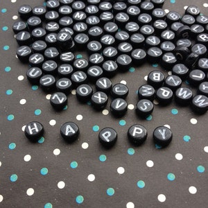 500 Stk 3x6mm Alphabet Runde Perlen, schwarze Farbe Brief bead mit einem Loch.