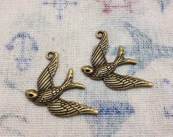 10 pcs of 27mmx34mm Antique Bronze Swallow Bird Dove Charms