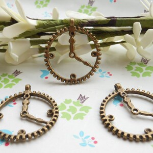 10pcs--- 30x30mm Antique Bronze Clock Charm Pendants