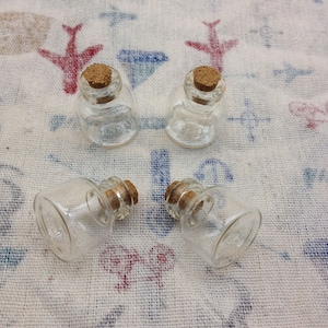20 Pcs Round bottom Mini glass bottles with corks 20x24mm