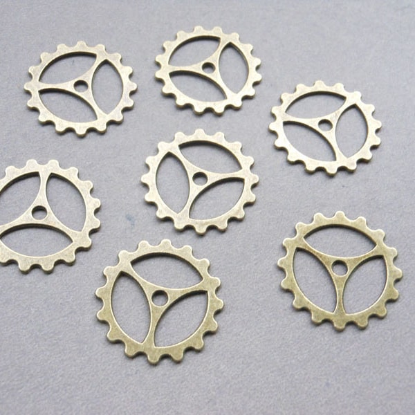 40pcs 22 x 22mm Sawtooth charm  Large Gear or Cog Charms Ancient Bronze Stamp Blank