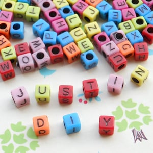 500 Stück 6x6mm (Mischungsfarbe) Alphabet Würfel Perlen, Brief quadratische Perlen, Regenbogen Farbe Brief Wulst mit einem Loch