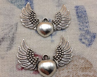 10 pcs of Antique Silver Heart Wing Charms Flying Angel Pendants 27mmx36mm