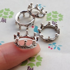 20 Stück der antiken Charms aus Silber Krone Ring 6x17mm