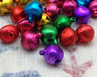 300pcs 12mm asorted la couleur des petits grelots, cloches pour animaux de compagnie, cloches de chien, cloches de Noël, cloches de pendentif, bell bricolage, jingle bell