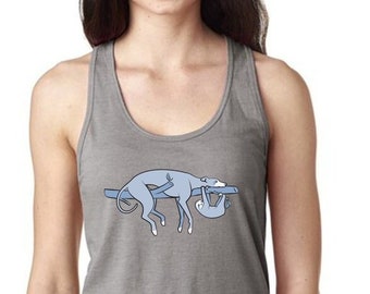 Faultier, der Hund - Frauen Racerback Tank Top - Mehrere Farben (Shirts für Windhund-Liebhaber, Windhunde, Galgos, Whippets, Faultier)