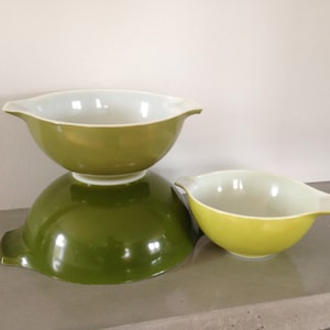 vintage pyrex green bowls verde cinderella nesting mixing bowls 60s