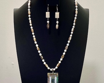 Natural Shell Necklace and Dangle Earrings with Mother of Pearl Pendant
