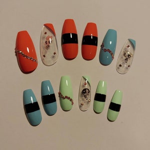 Presse sur les ongles Ongles super-puissants, dessin animé geek des années 90 peint à la main presse sur les ongles, ongles rétro
