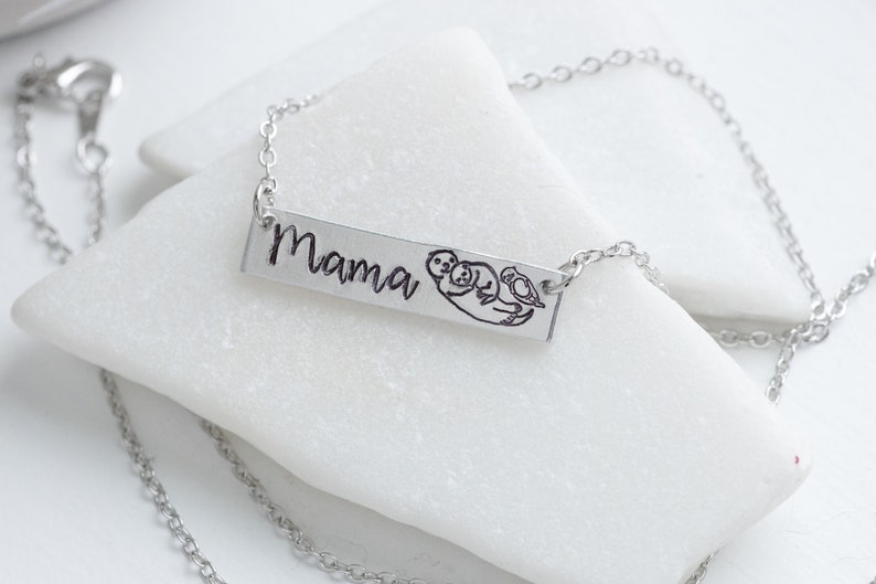 1 Mama und Baby Otter Halskette für Mama Schmuck Personalisiertes Geschenk für Mama Halskette Otter Geschenk zum Muttertag Geschenk Otter Schmuck Bild 6