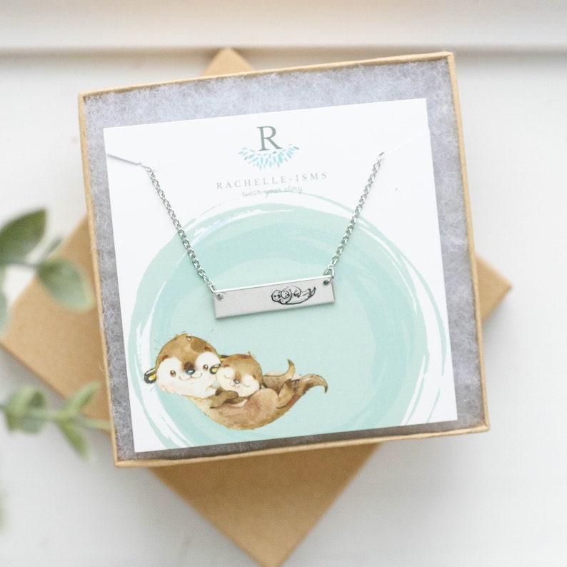 1 Mama und Baby Otter Halskette für Mama Schmuck Personalisiertes Geschenk für Mama Halskette Otter Geschenk zum Muttertag Geschenk Otter Schmuck Bild 1
