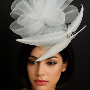 Tocado de plata: Tocado con cristales de Swarovski y plumas - Starlight Grace