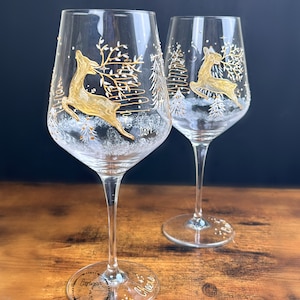 Hand Painted Gold Reindeer Wine Glass: Winter Drinkware