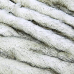 Coperta in pelliccia sintetica - Lupo russo - Bianco con punte nere con retro in pelliccia di Minky Cuddle - Volpe artica - Fur Accents Original Designs USA immagine 5