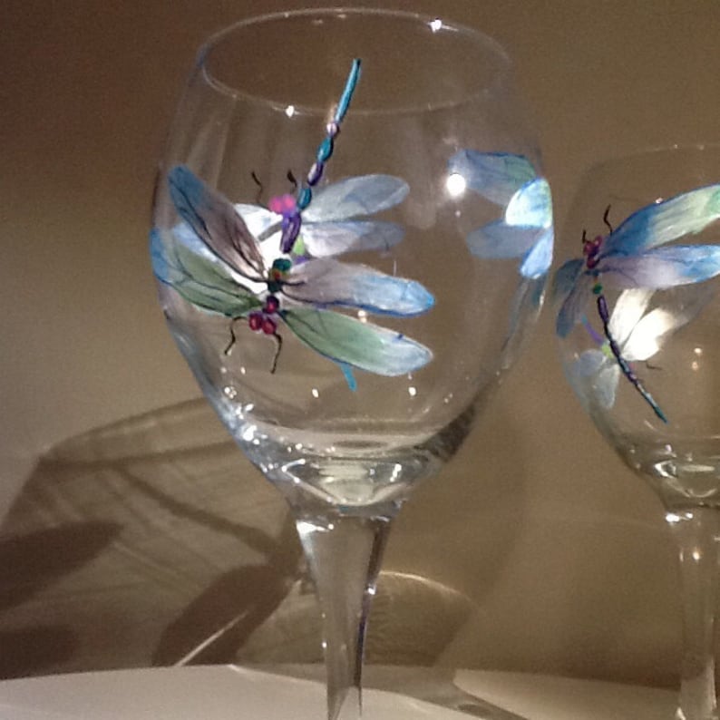 Iridescent Dragonfly hand painted wine Glass, makes a wonderful gift, a true work of art, 16.95 for one single glass afbeelding 2