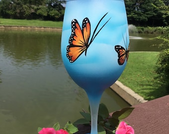 Monarch butterfly wine glass Unique, beautiful, airbrushed glass, enjoy your favorite wine in our beautiful 19 oz. white wine glass