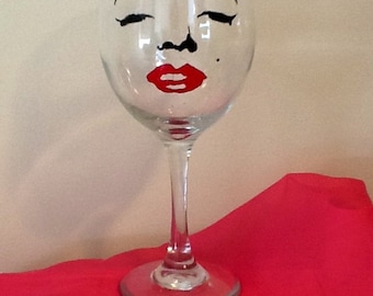 The Marilyn wine glass, starlet, glamorous, bombshell, Hollywood icon, enjoy your favorite wine in our beautiful 29 ounce white wine glass