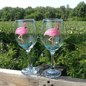 Flamingo wine glass, hand painted, Enjoy your favorite wine in our beautiful 19 ounce white wine glass, price is for one glass image 1