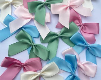 Lazos de cinta de raso de 5 cm, autoadhesivos, preatados, de 16 mm, color salvia, rosa, azul y marfil, para manualidades, regalos de boda, bautizos y tarjetas.