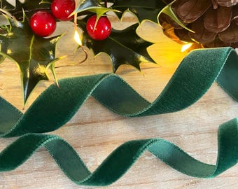 Cinta de terciopelo verde botella Berisfords, 9 mm x 16 mm, tono 9621