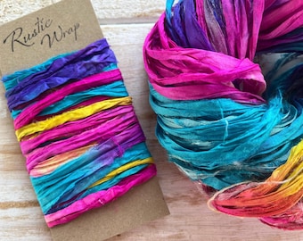 Cinta de seda SARI "Carnaval" reciclada, teñida a mano. Para envolver regalos, tejer y bordar.