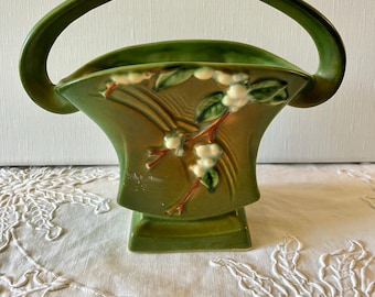 Cesta/jarrón vintage de cerámica Roseville con diseño de bayas de nieve verde 1BK-7