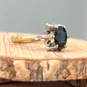 Gold sapphire ring. A vintage 18K yellow gold and platinum blue sapphire ring. image 4