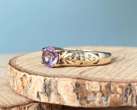 Gold amethyst ring, decorated band, 9K yellow gol… - image 3