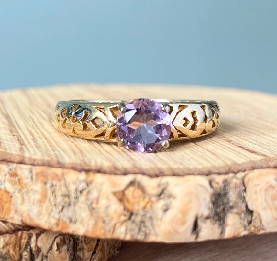 Gold amethyst ring, decorated band, 9K yellow gol… - image 1