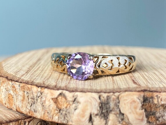 Gold amethyst ring, decorated band, 9K yellow gol… - image 2