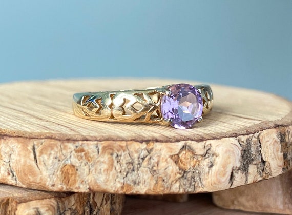 Gold amethyst ring, decorated band, 9K yellow gol… - image 4