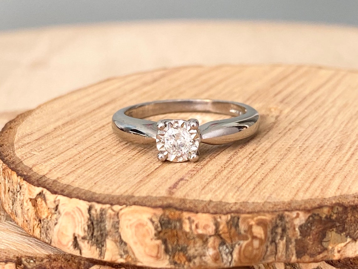 GoldDiamantRing. Ein 1/6 Karat Diamant Solitär 9 k Weißgold Etsy GoldDiamantRing. Ein 1/6 Karat Diamant Solitär 9 k Weißgold Etsy
