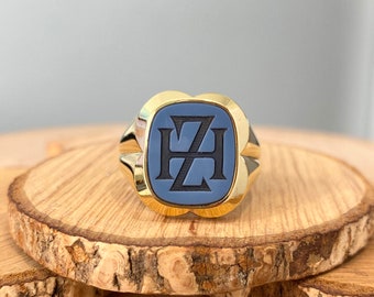 Gold signet ring. Big heavy 14K yellow gold blue agate engraved signet ring.