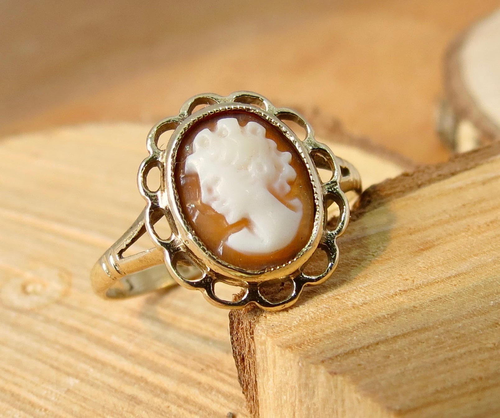 cameo ring 9k 1975 timehonouredtreasure