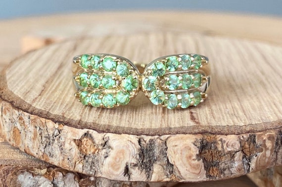 Gold peridot ring. 9K yellow gold green peridot cl