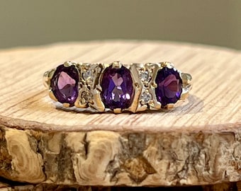 Gold amethyst ring. A vintage 9k yellow gold amethyst trilogy ring