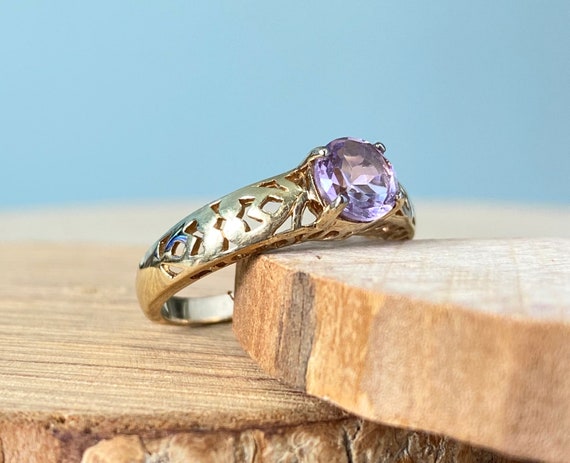 Gold amethyst ring, decorated band, 9K yellow gol… - image 5