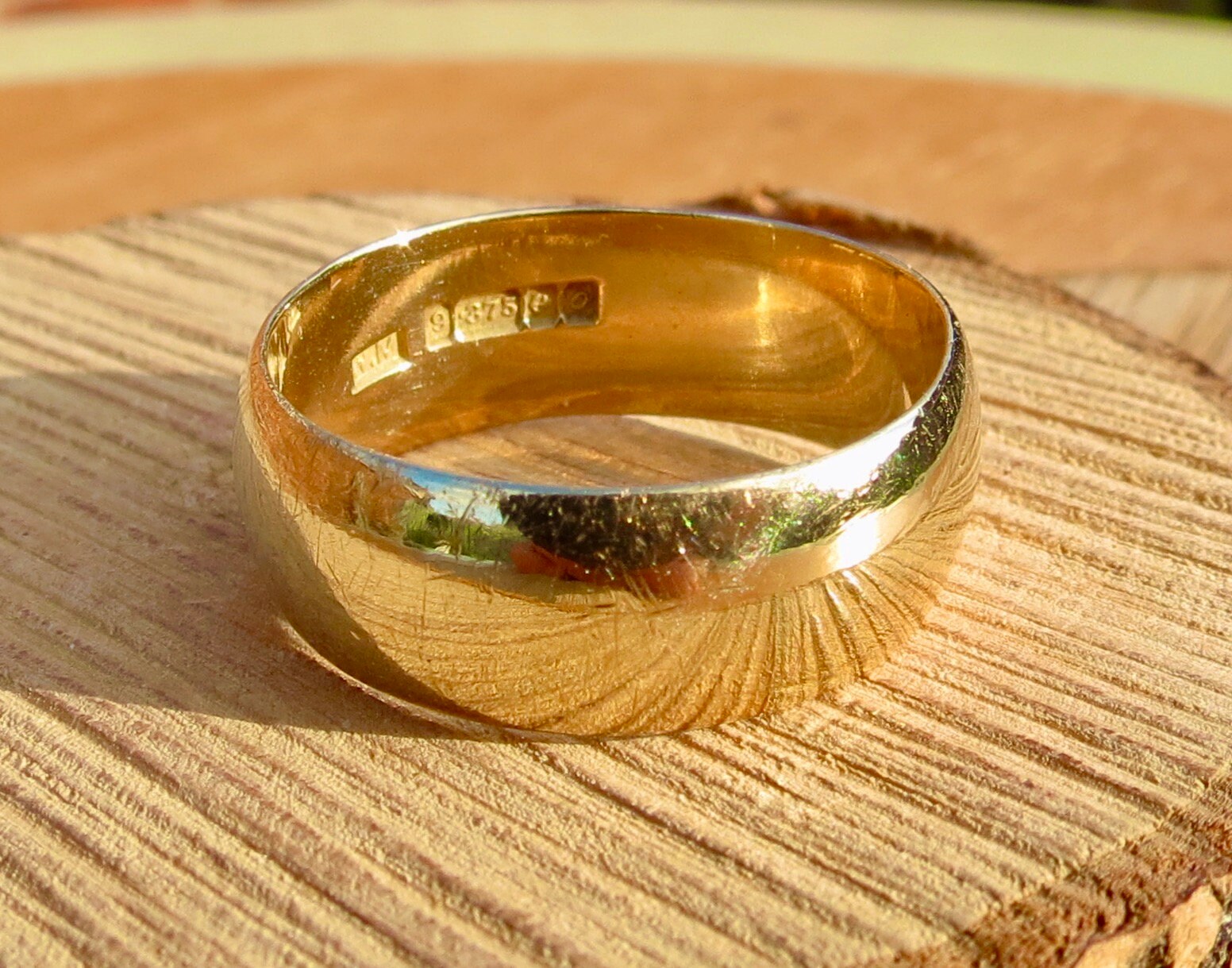 Gold wedding ring. Vintage wide 9K yellow gold court band