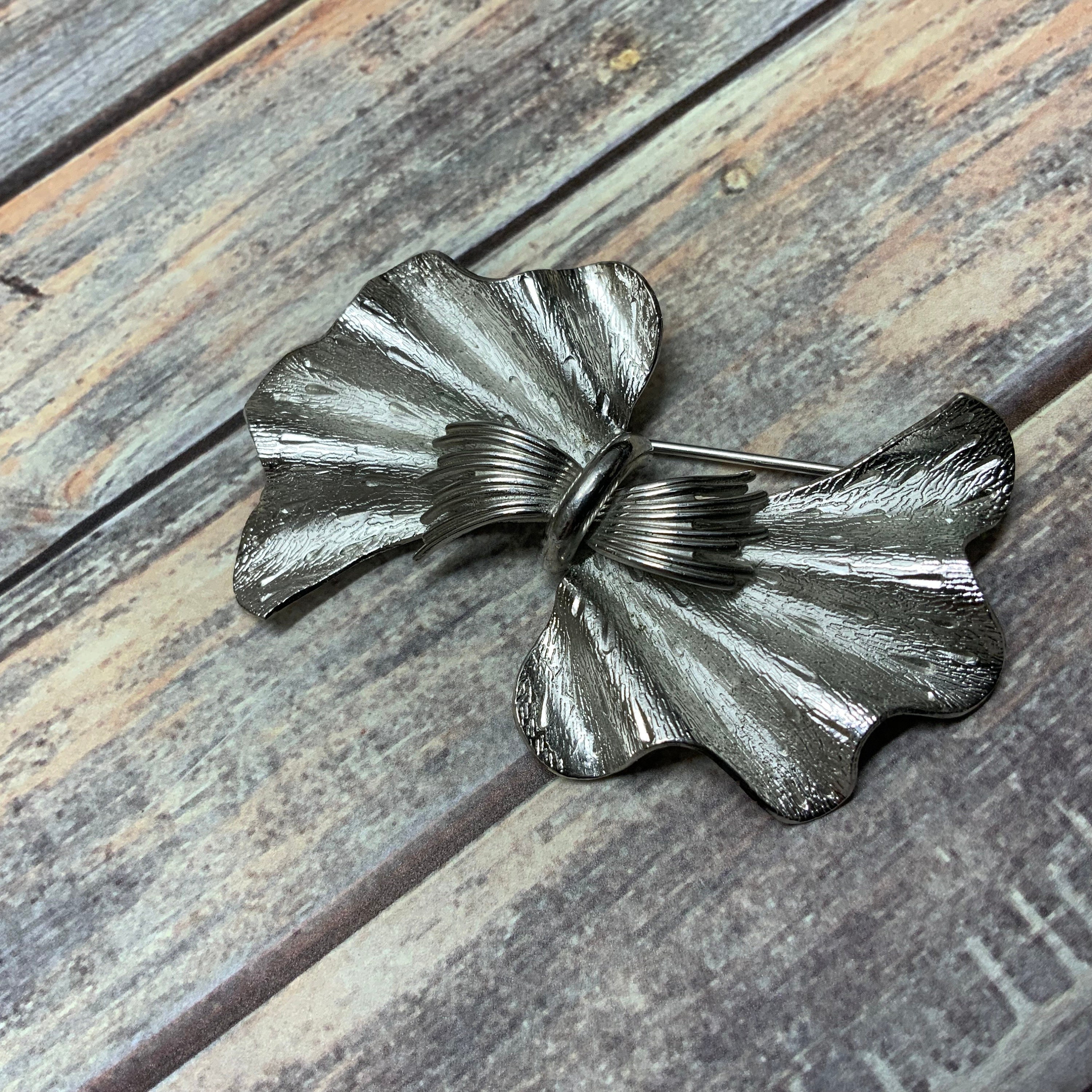 Vintage Coro Pegasus Silver Tone Ribbon Brooch Mid Century Modern