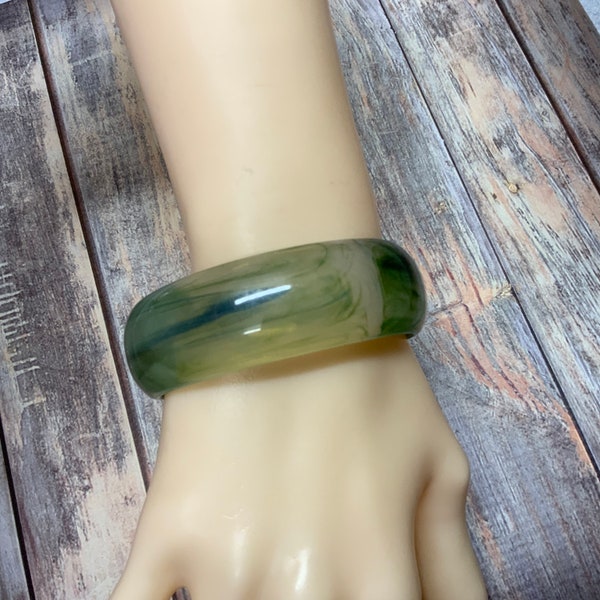 Marbled translucent green lucite bangle bracelet