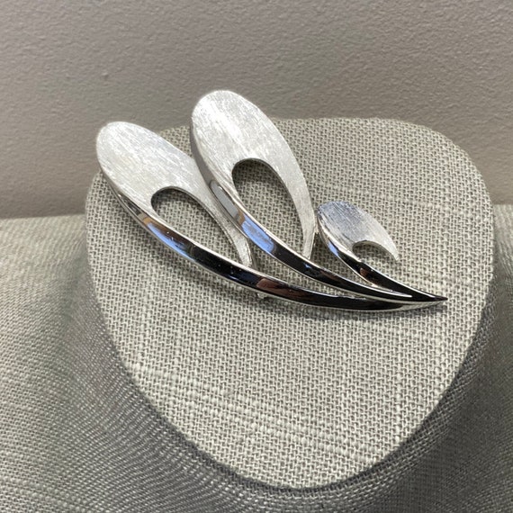 Crown trifari brushed silver tone modernist leaf … - image 5