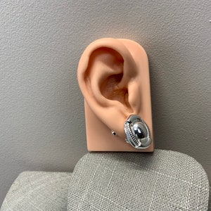 Chunky silver tone oval clip on screw back classic earrings