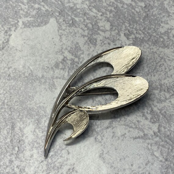 Crown trifari brushed silver tone modernist leaf … - image 1