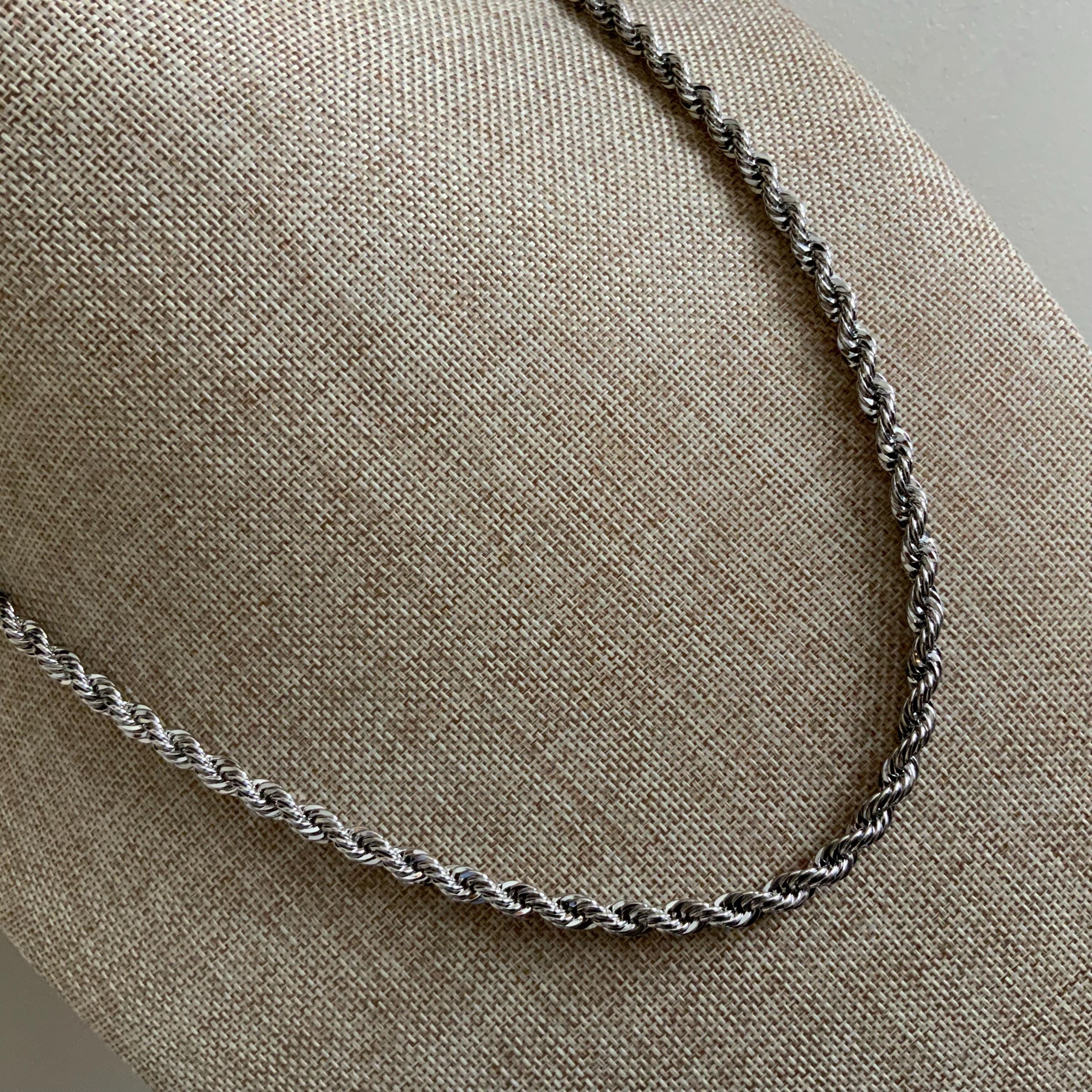 Vintage Chunky AVON 70s Twisted Rope Chain Necklace in Silver Tone