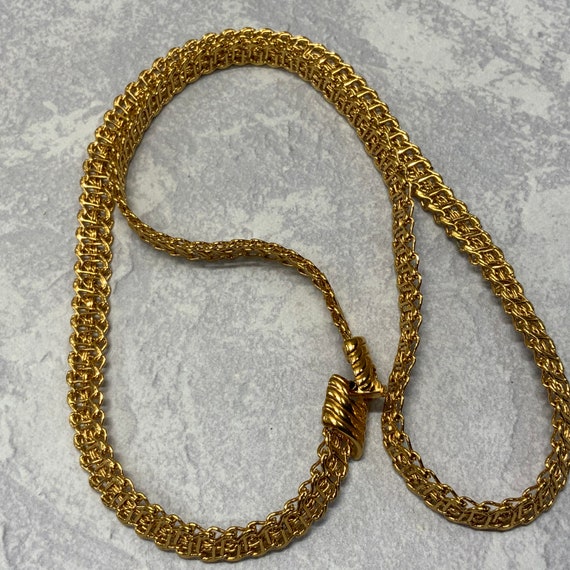 Vintage woven Monet chainmail necklace in gold to… - image 2