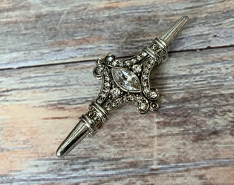 Vintage crystal rhinestone diamond shaped bar brooch in silver tone