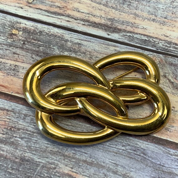 Large gold tone interlocking ovals brooch Gem