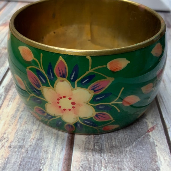 Boho Wide brass Kelly green floral bangle bracelet - image 5